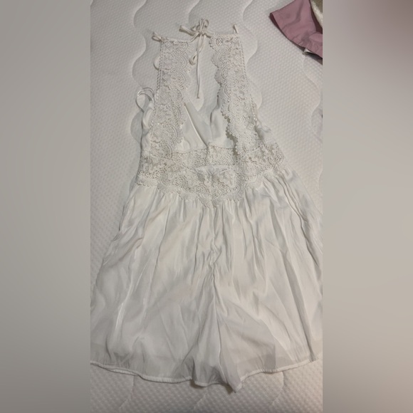 White romper - Picture 2 of 2